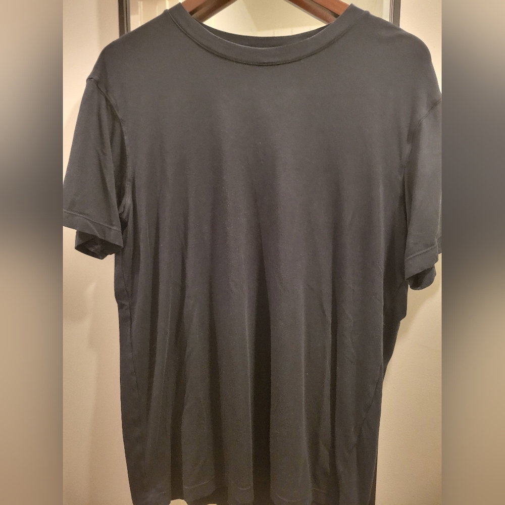 Mens Fabletics The Only Shirt in Black Size Medium